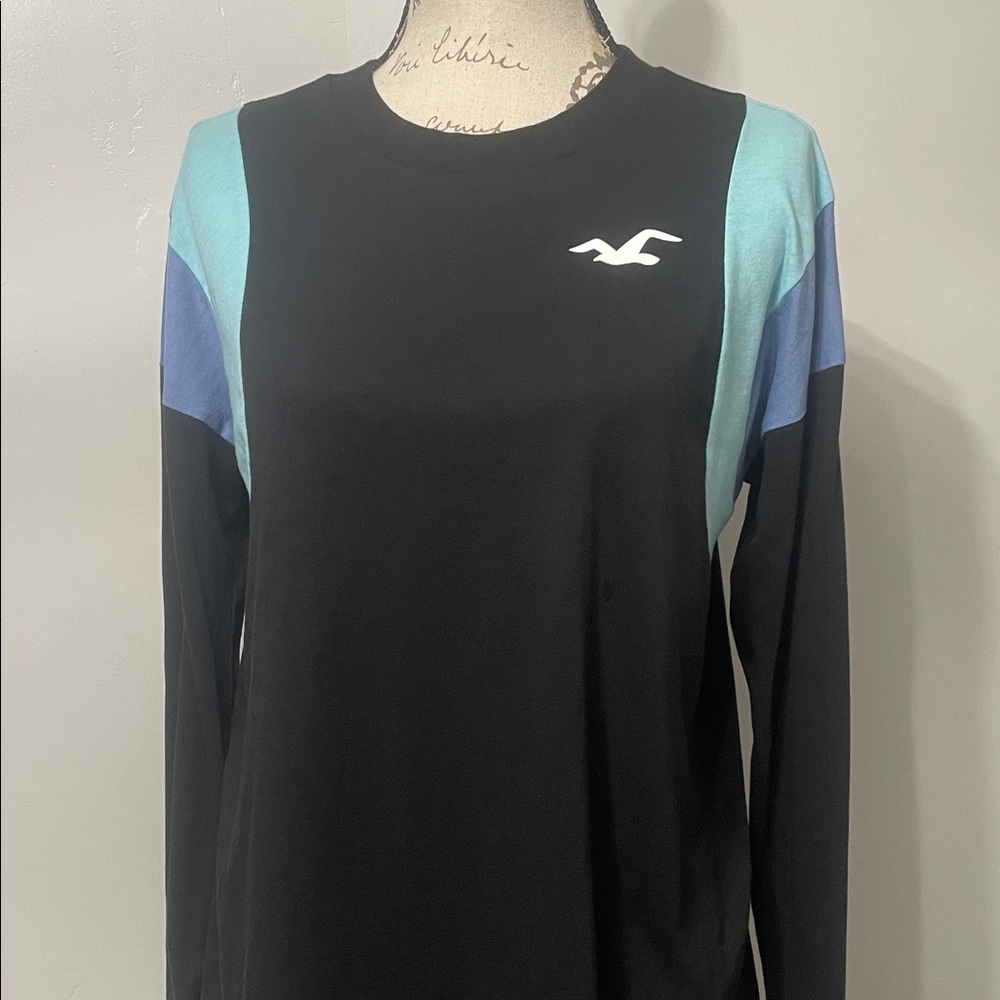 Hollister Women's Black and Teal Long Sleeve Tee